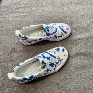 Puma Bari Blue & Off-white Slip on, Size 6